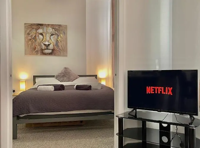 Holgate Hideout - Free Parking